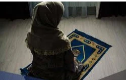 ما تفسير حلم الصلاة لابن سيرين؟ تفسير حلم الصلاة، إن رؤية العبادات من الرؤى المحمودة والمبشرة بالخير والرزق واليسر، والصلاة تعد رمز الاستقامة والعفاف