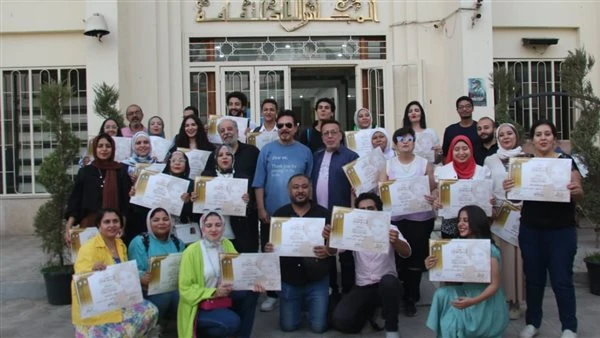 البوابة ستار: مهرجان المسرح المصري يمنح شهادات مشاركة للمتدربين بورشة الكتابة اقرأ في أفاق عربية مهرجان المسرح المصري يمنح شهادات مشاركة للمتدربين