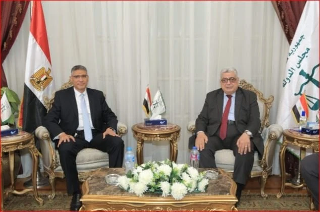 رئيس مجلس الدولة يستقبل محافظ الجيزة للتهنئة بالمنصب الجديدالمستشار أحمد عبود يلتقي محافظ الجيزةحسام عمارالتقى المستشار أحمد عبود رئيس مجلس الدولة،