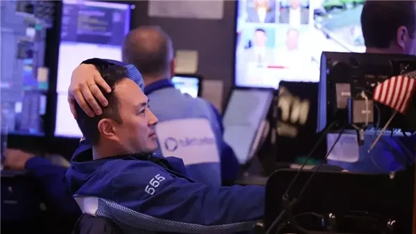 استقرار العقود الآجلة للأسهم الأميركية وإغلاق مؤشر 500 وناسداك عند أرقام قياسية لم تشهد العقود الآجلة للأسهم الأميركية تغيرا يذكر، بعد أن أغلق مؤشر