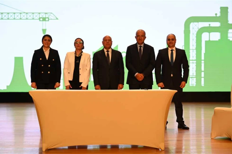 ياسمين فؤاد: وزارة البيئة دائما الشريك الرئيس للصناعة نحو التنمية الخضراء أكدت الدكتورة ياسمين فؤاد وزيرة البيئة، أن زيادة الدخل القومى، وتحسين مستوى