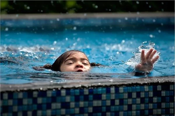 اليوم العالمي للوقاية من الغرق.. 4 أسباب يجب الحذر منها متفرقات شاهد المقال التالي من صحافة مصر عن اليوم العالمي للوقاية من الغرق 4 أسباب يجب الحذر