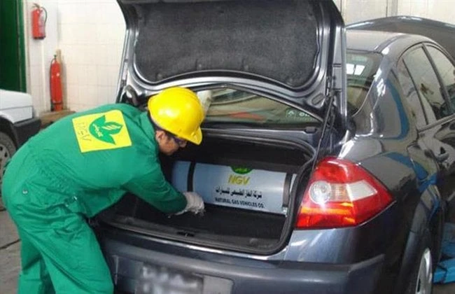 لو حابب توفر بنزين.. خطوات تحويل السيارة للعمل بالغاز الطبيعيتحويل السيارة للعمل بالغاز الطبيعي.. اتجه معظم مالكي السيارات، للبحث حول خطوات تحويل السيارة للعمل بالغاز الطبيعي، توفي