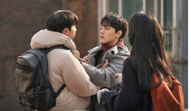 تعرف على أهم تفسيرات محاولة القتل في المنام محاولة القتل في المنام يدل على انشغال الرائي بمشاكله في الحياة الواقعية التي تقلقه بشكل دائم، كما يشير المنام إلى أعمال الرائي الغير أخل