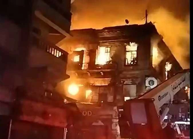 قرار عاجل بفرض كردون أمني وتشكيل لجنة هندسية لفحص حريق العتبة الهائلأعلن الدكتور إبراهيم صابر محافظ القاهرة عن تشكيل لجنة هندسية جديدة لإجراء تقييم