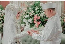 تفسير حلم الخطوبة والزواج لابن سيرين تفسير حلم الخطوبة والزواج لابن سيرين غالبا ما يحمل تفسيرات طيبة، حيث أن الزواج في الواقع هو بداية مرحلة جديدة في