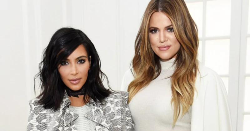 الفن و المشاهير: كيم وكلوي كارداشيان سويا داخل الحمام :هذا ما تفعله الشقيقتان شاهد المقال التالي من صحافة لبنان عن كيم وكلوي كارداشيان سويا داخل