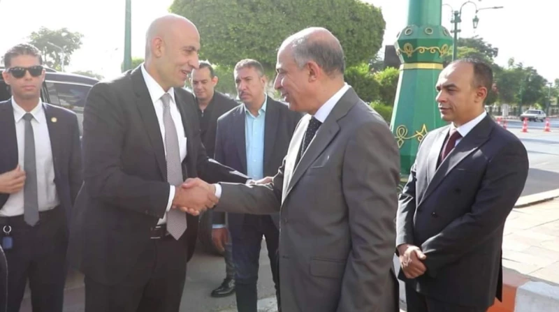 وزير التعليم في المنيا يوم الإجازة.. نقاش لتطوير المنظومة استقبلت محافظة المنيا اليوم الجمعة، وزير التربية والتعليم، محمد عبد اللطيف، في أولى جولاته