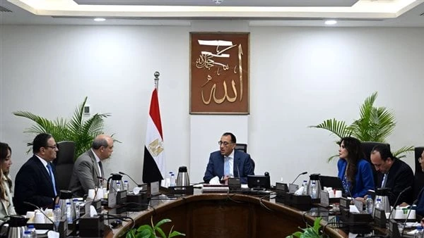 مدبولي يوجه بالاهتمام بأعمال تطوير مطار برج العرب والترويج لمطار العلمين الجديدةالتقى الدكتور مصطفى مدبولي، رئيس مجلس الوزراء، اليوم، بمقر الحكومة بمدينة العلمين الجديدة، الطيار سا