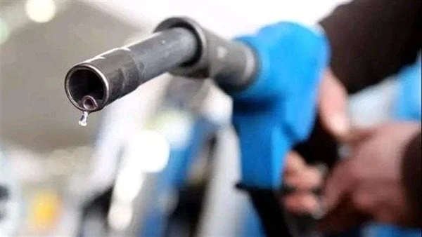 زيادة سعر البنزين والسولار.. نص قرار رفع أسعار الوقودأعلنت وزارة البترول والثروة المعدنية زيادة أسعار البنزين والسولار، اليوم الخميس، بحسب قرار