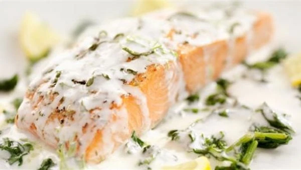 طريقة عمل سمك السلمون بقشر الليمون والجبنةتقدم الشيف هدي زعرب طريقة عمل سمك السلمون بقشر الليمون والجبنة، بمذاق لا يقاوم مع الإحتفاظ بفوائدة الصحية