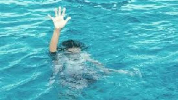 مصرع طفل غرقا ببحر طامية بالفيوم للمرة الثانية اليوم وبسبب ارتفاع درجة الحرارة الشديدة علي محافظة الفيوم لقي طفل يدعي ذياد عاشور حسيب 12 عام مصرعه