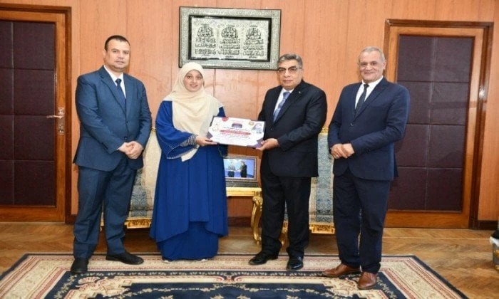 محافظ الدقهلية يكرم أوائل الدبلومات الفنية من أبناء المحافظة على مستوى الجمهورية قام اللواء طارق مرزوق، محافظ الدقهلية، اليوم الأربعاء، بتكريم أوائل