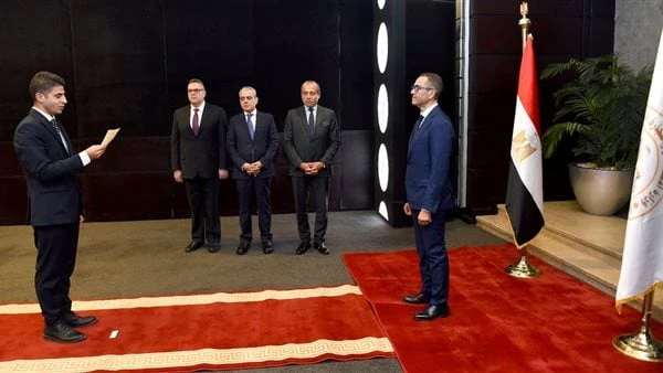 وزير الاستثمار يشهد مراسم القسم القانوني ل 8 ملحقين تجاريين جددشهد المهندس حسن الخطيب وزير الاستثمار والتجارة الخارجية مراسم حلف اليمين القانونية