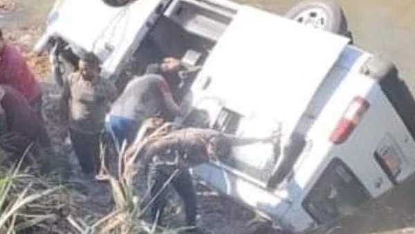 إصابة 10 اشخاص في إنقلاب سيارة ميكروباص فى ترعة على طريق بلقاس الستامونى بالدقهلية أصيب 10 أشخاص في انقلاب سيارة ميكروباص داخل ترعة، على طريق بلقاس،