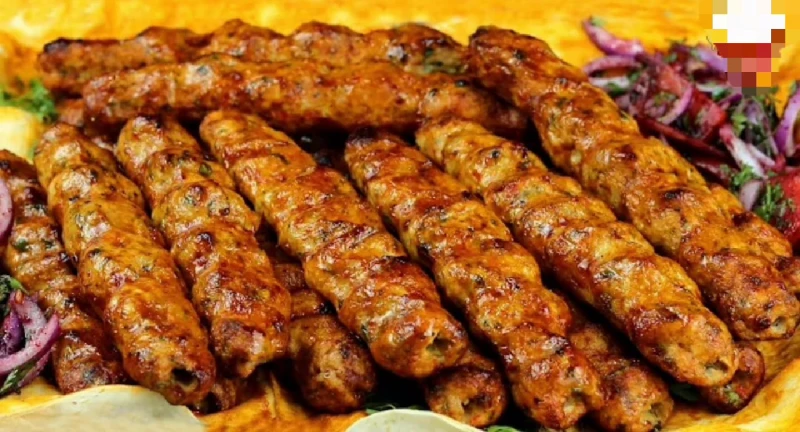 طريقة كفتة الفراخ المشوية على أصولها طرية ولذيذة ودايبة والطعم رائعطريقة كفتة الفراخ المشوية من احلى الوجبات التي يمكن تحضيرها في العزومات والتجمعات،