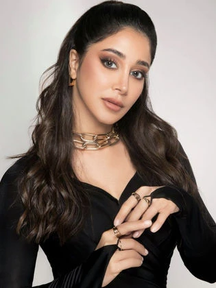 أسيل عمران تنتظر عرض فيلمها المصري الأول افاق عربية - تنتظر النجمة السعودية أسيل عمران عرض مشاركتها الأولى في السينما المصرية، عقب إعلانها عبر حسابها