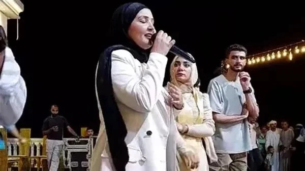 كسرتي بخاطرها.. رد ناري من الشيخ محمد أبوبكر على عبير الكاشف بعد واقعة التخرج وجه الشيخ محمد أبو بكر، أحد علماء الأزهر الشريف، رسالة نارية لمقدمة