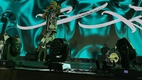 أحمد سعد يثير الجدل باطلالته بحفله برأس الحكمة .. صوراحيا الفنان أحمد سعد حفلا غنائيا ضخما ، وذلك بمدينة رأس الحكمة ، وسط حضور جماهيري ضخم ، حيث قدم