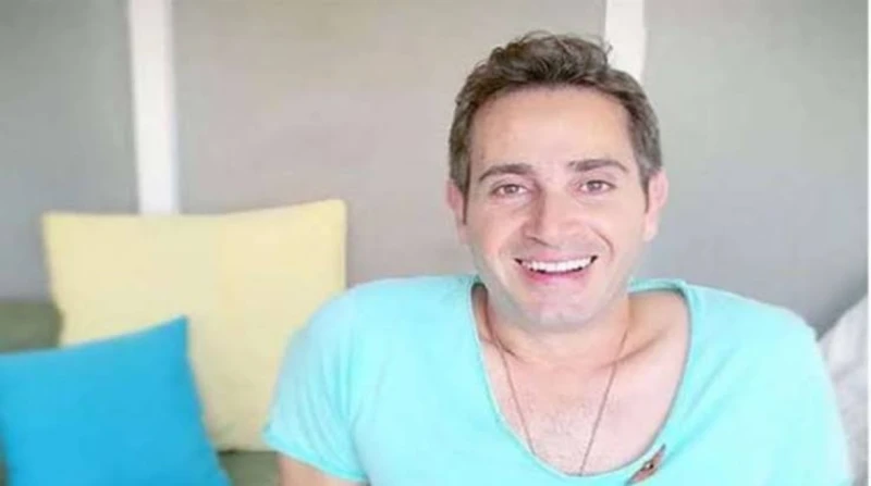 جلال الزكي يكشف تطورات حالته الصحية بعد تعرضه لحادث سير (خاص) كشف الفنان جلال الزكي، عن تطورات حالته الصحية، بعد أن تعرض لحادث سير، نقل على إثره إلى