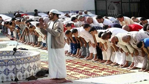 هل إدراك الإمام وهو يرفع من الركوع تحتسب ركعة؟ أمين الفتوى يرد قال الشيخ أحمد ممدوح، مدير إدارة الأبحاث الشرعية وأمين الفتوى بدار الإفتاء، إن جمهور