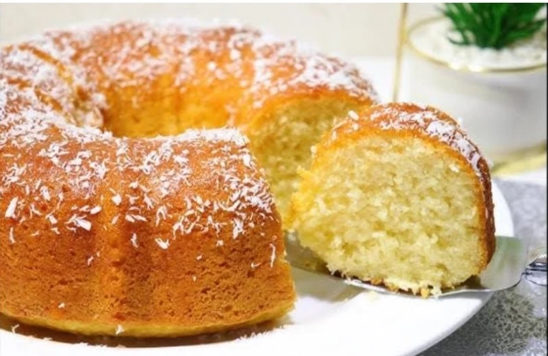 كيكة جوز الهند الهشة حضريها في 10 دقائق وبمكونات بسيطة ومتوفرة في البيت على الرغم من اختلاف نكهات الكيكة إلا أن كيكة جوز الهند تظل هي الكيكة الأشهر