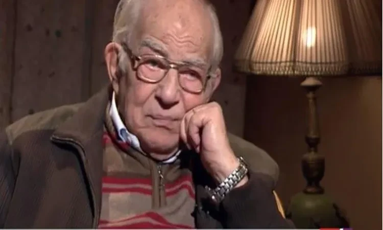 رشوان توفيق: محدش بيسأل عليا غير عبد الرحمن أبو زهرة وياسر جلال كان بيجبلي ورد تعرف على التالي رشوان توفيق: محدش بيسأل عليا غير عبد الرحمن أبو زهرة