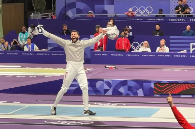 حضن مراته وعيط.. شاهد رد فعل زياد السيسي بعد خسارة برونزية السلاح بأولمبياد باريستعرض البطل العالمي ومنتخب مصر للسلاح زياد السيسى لهزيمة محزنة أمام