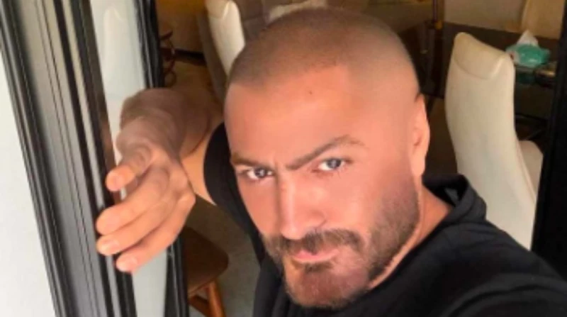 تامر حسني يشوق متابعيه لعمل جديد مع كارولين عزمي شارك الفنان تامر حسني، متابعيه، صورة جديدة، ظهر خلالها مع الفنانة كارولين عزمي، خلال تصوير عمل فني