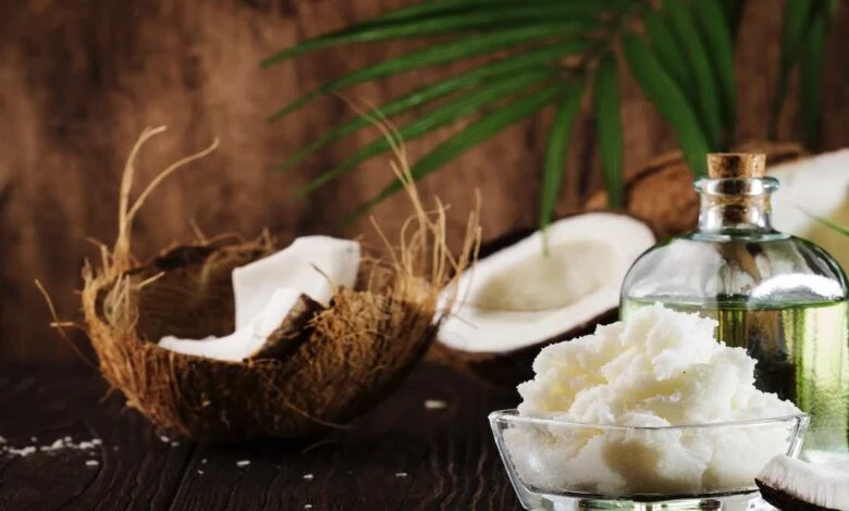 فوائد زيت جوز الهند للشعرتكثر في الآونة الأخيرة العديد من النصائح حول استخدام زيت جوز الهند للشعر، حيث من الممكن أن يساعد على علاج مختلف مشاكل الشعر،