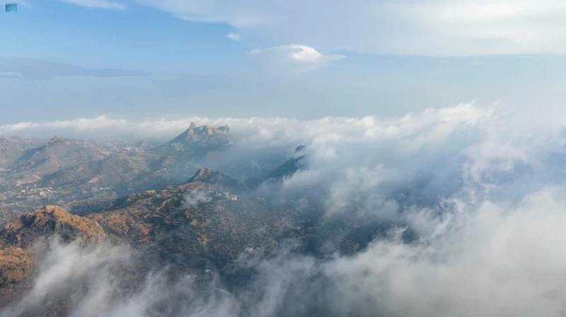 دكا الطائف وشمس الأصيل.. مقصورتان مشرقتان لمشاهدة البحر الأحمر الحياة شاهد المقال التالي من صحافة السعودية عن دكا الطائف وشمس الأصيل مقصورتان مشرقتان