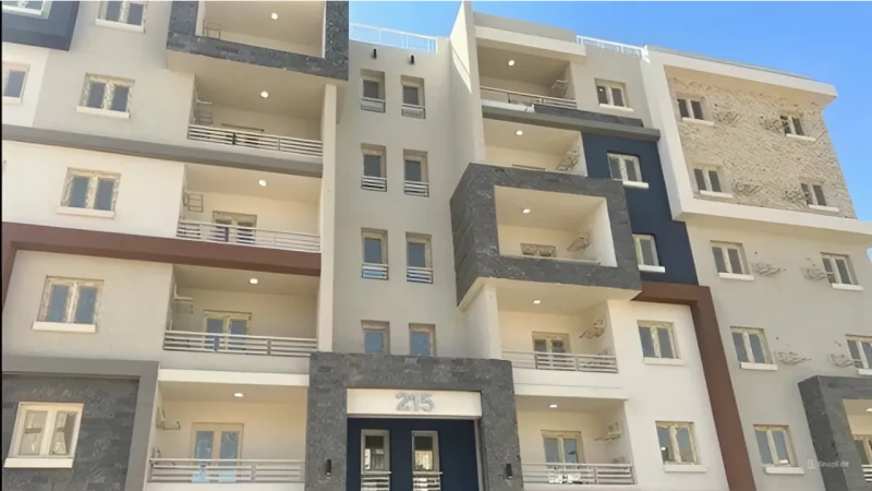 في إطار مشروع المليون وحدة.. طرح 928 ألف شقة منها 10000 بنظام قامت وزارة الإسكان المصرية بطرح 928 ألف شقة منها 10000 بنظام ، حيث تم تسليم العقود لعدد