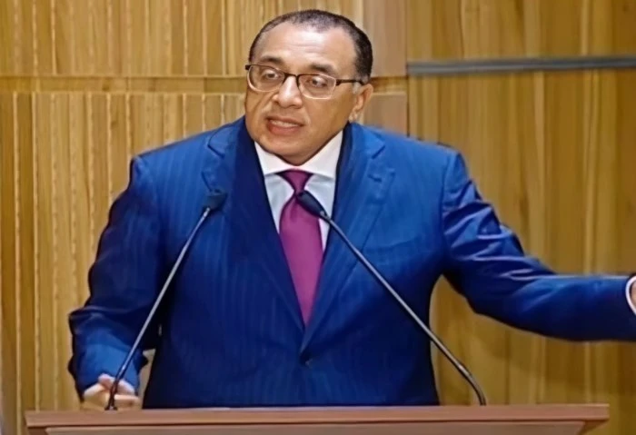 مجلس الوزراء يصدر 4 قرارات جديدة تعرف عليها وافق مجلس الوزراء خلال اجتماعه اليوم برئاسة الدكتور مصطفى مدبولي على عدة قرارات، وهي:1. وافق مجلس الوزراء