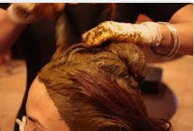 تعرف على تفسير حلم حناء الشعر لابن سيرين تعرف على تفسير حلم حناء الشعر لابن سيرين، تعتبر الحناء من المكونات التجميلية للشعر ويوجد منها أنواع تستخدم