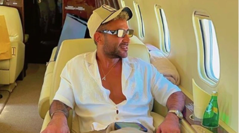على خطى محمد رمضان.. أحمد سعد يروج لحفل الساحل داخل طائرته الخاصة يستعد الفنان أحمد سعد، لإحياء حفل جماهيري على أحد شواطئ بمدينة الساحل الشمالي، يوم