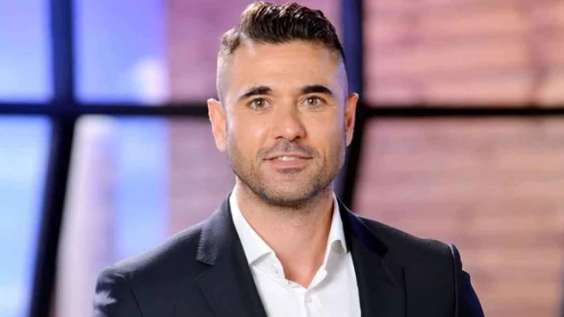 أحمد عز في ورطة حكم قضائي جديد يلزمه بدفع 23 ألفا و306 جنيه استرليني لتوأم زينهأحمد عز في ورطة قررت محكمة استئناف عالي الأسرة، المنعقدة بالتجمع