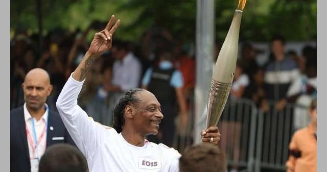 مغني راب شهير أدمن المخدرات وتاجر فيها يحمل شعلة الأولمبياد لايف ستايل شاهد المقال التالي من صحافة البحرين عن مغني راب شهير أدمن المخدرات وتاجر فيها يحمل شعلة الأولمبياد، سنوب دوغ