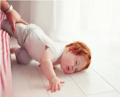 تفسير حلم سقوط الطفل من مكان مرتفع لابن سيرين تفسير حلم سقوط الطفل من مكان مرتفع لابن سيرينمنام سقوط الطفل من مكان مرتفع بالنسبة لابن سيرين قد يفسر