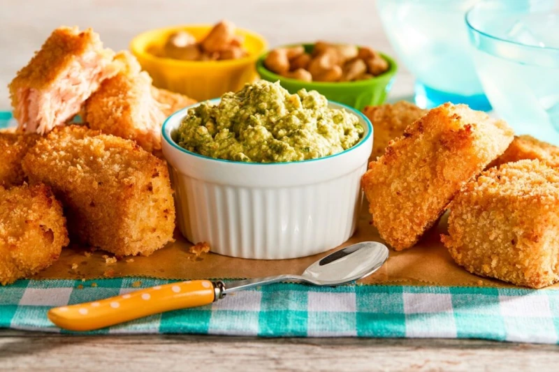 ناجتس السلمون بطريقة سهلةالمقادير السلمون : كيلو (منظف) دقيق : نصف كوب ثوم بودرة : ملعقة صغيرة ملح : 2 ملعقة صغيرة فلفل أسود : رشة بقسماط : كوب الزيت النباتي : كوب البيض : 1 حبة ال