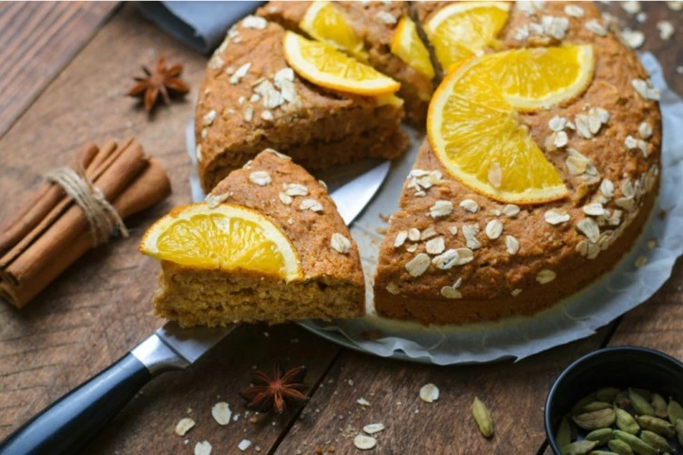 كيكة الشوفان بالبرتقال بطريقة سهلةالمقادير لتحضير الصوص :الزيت : كوبسكر : كوبالنسكافيه : ملعقة كبيرةالكاكاو : نصف كوب البيض : 4 حبات الزيت : كوب سكر