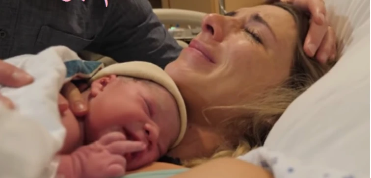 ما هو تفسير حلم الموت للحي لابن سيري؟ تفسير حلم الموت للحي يعتبر من الرؤى التي تسبب قلق لمن يراها، ويكون الخوف أو القلق أكبر في حالة رأى الحالم شخص