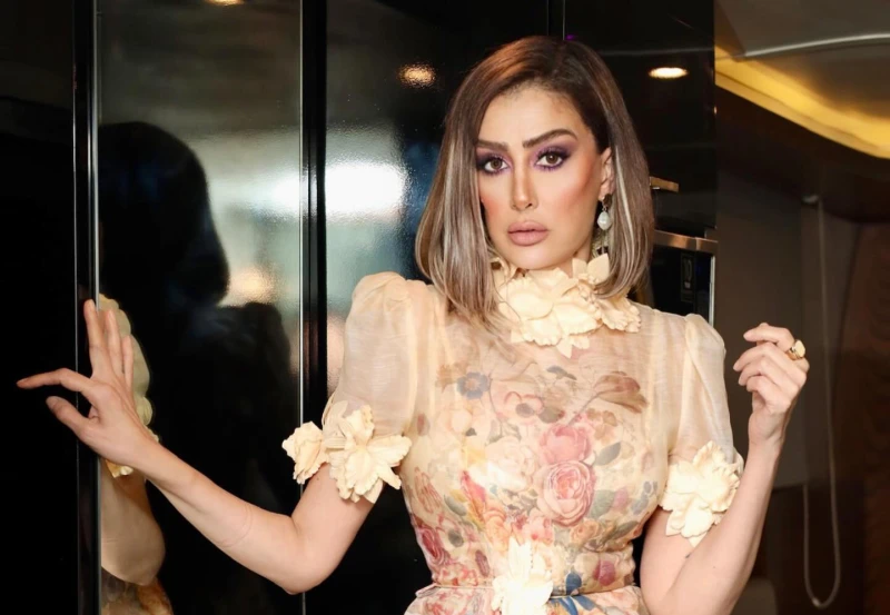 بالصور- هكذا صدمت غادة عبد الرازق جمهورها الذي لم يتعرف عليها فاجأت الممثلة المصرية غادة عبد الرازق، جمهورها بإطلالة جريئة بالشعر الأشقر، إذ بدت