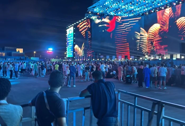 مهرجان العلمين، بدء توافد افاق عربية على حفل محمد منير بدء توافد أعداد كبيرة من الجماهير على حفل الكينج محمد منير ضمن فعاليات مهرجان العلمين الجديدة