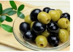 ما تفسير الزيتون في المنام لابن سيرين؟ الزيتون في المنام، إن رؤية الزيتون تلقى استحسانا كبيرا لدى الفقهاء نظرا لكثرة ذكره في القرآن الكريم بالخير