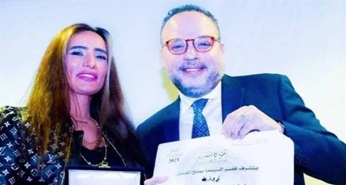 فن: تامر عبد المنعم ينفي الإساءة ل زينة: سأقاضي المواقع الصفراء اقرأ في أفاق عربية تامر عبد المنعم ينفي الإساءة ل زينة سأقاضي المواقع الصفراء، نفى