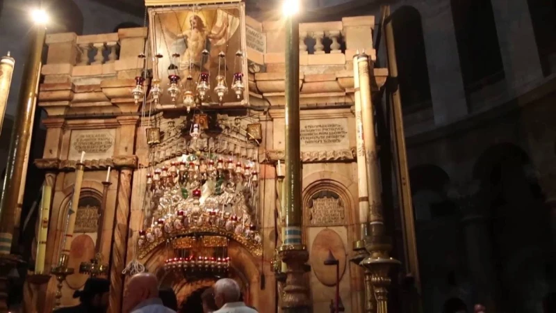 تفاصيل زيارة وفد مسيحي بلغاري إلى القدس وكشف مطلب رئيس الأساقفة للوفدوفد مسيحي بلغاري , زار الوفد يوم الخميس كنيسة القيامه و المهد فى القدس و بيت لحم