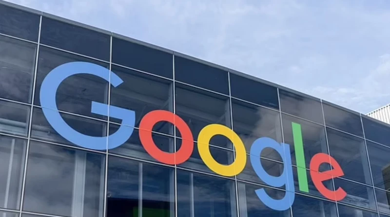 الذكاء الاصطناعي يضاعف انبعاثات الكربون في جوجل اعترفت شركة البحث التكنولوجية العملاقة جوجل، أن انبعاثات الكربون الصادرة عنها أعلى من أي وقت مضى،