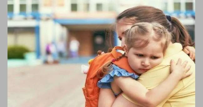 طرق إقناع طفلك بالذهاب إلى المدرسة.. إليك أسباب نفور الطفل منها لايف ستايل شاهد المقال التالي من صحافة البحرين عن طرق إقناع طفلك بالذهاب إلى المدرسة