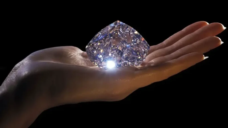 تعرف على تفسير الالماس في المنام لابن سيرين و حلم المجوهرات والالماس لا يوجد أي شك أننا جميعا نعلم قيمة الألماس ونعلم أنه باهظ الثمن ولا يقتنيه إلا