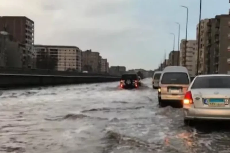 أمطار رعدية ورياح تضرب البلاد.. مصر تتعرض لظواهر جوية خطيرة تؤثر على حالة الطقسأعلنت هيئة الأرصاد الجوية عن تفاصيل حالة الطقس المتوقعة من يوم الجمعة